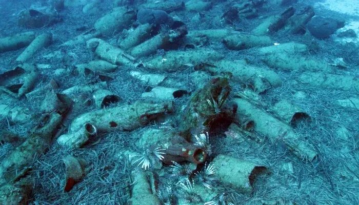 Roman Shipwreck With Hundreds of Amphorae Found Off Sicily